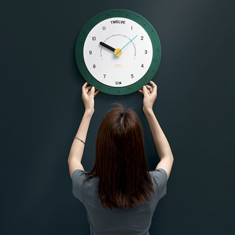 Loforay™ Round Minimalist Wall Deco Silent Clock