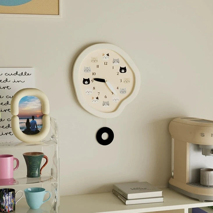 Loforay™ Cute Cat Face Wall Deco Silent Clock