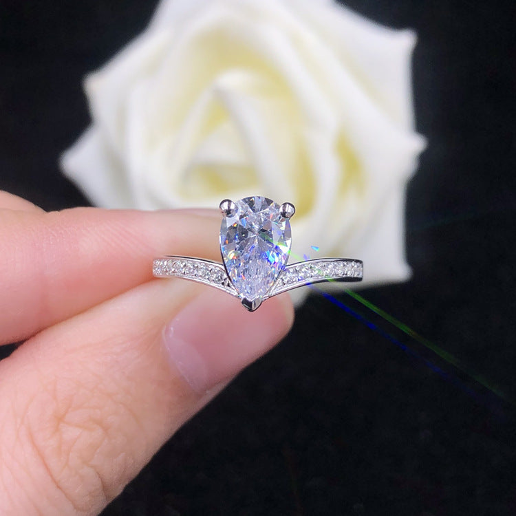 1.5 Carats Pear Shaped Moissanite Diamond Ring